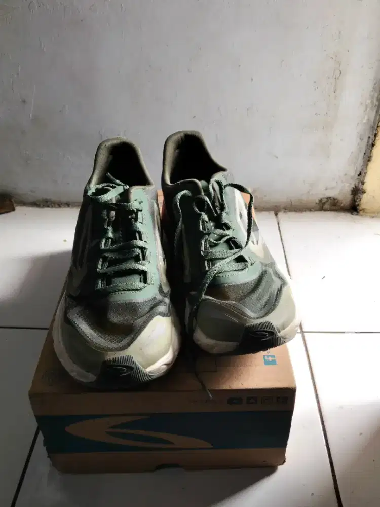 Sepatu nineten geist ekiden trail