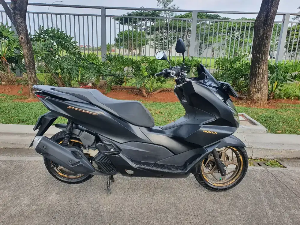 Honda PCX ABS Keyless KM 200 tahun 2024 Hitam