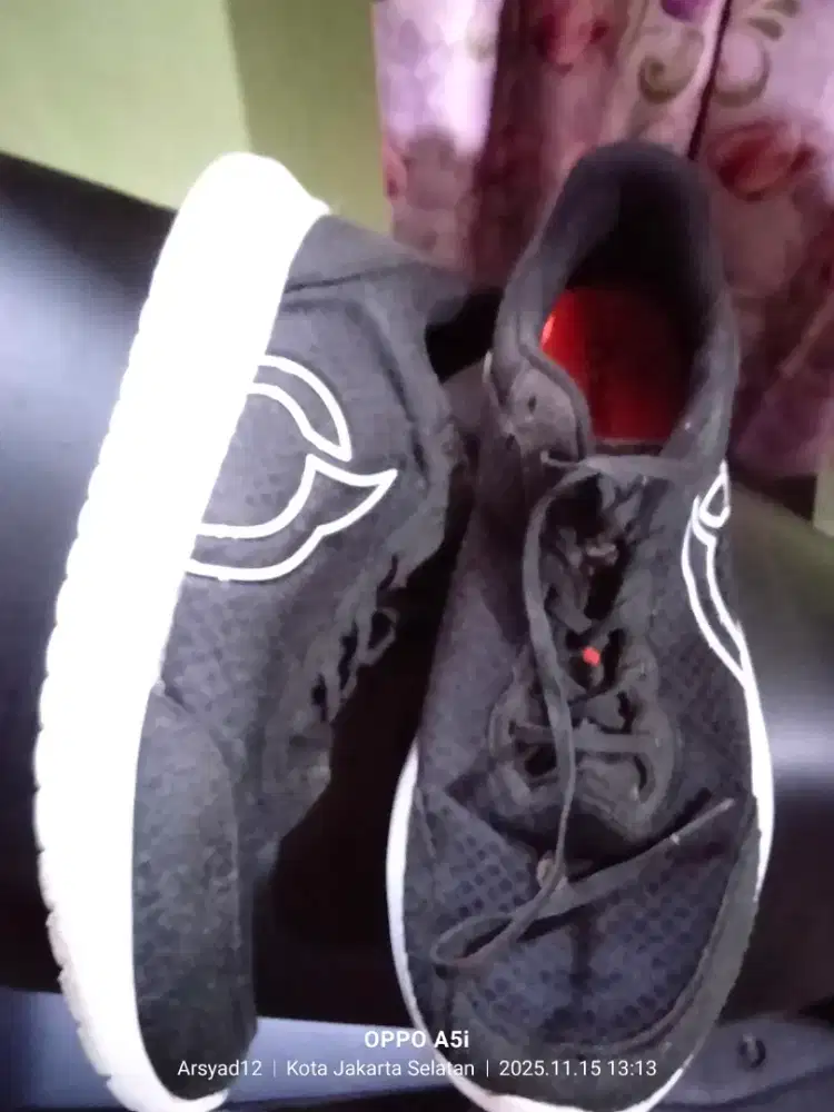 Sepatu joging original ortuseiht sneakers black white