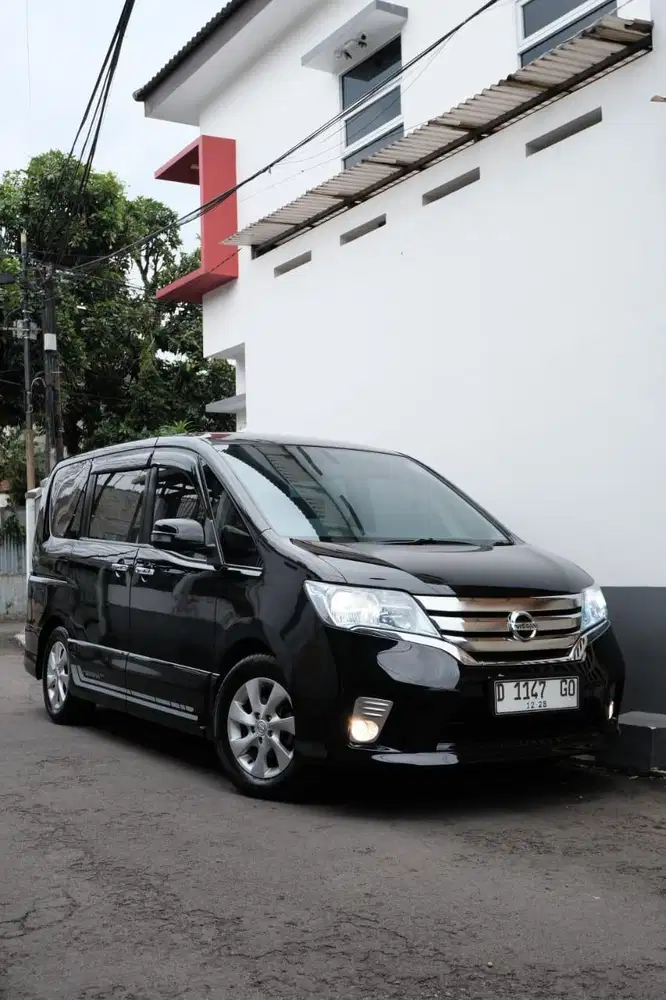 NISSAN SERENA HWS  2.0 AT 2013 ISTIMEWA