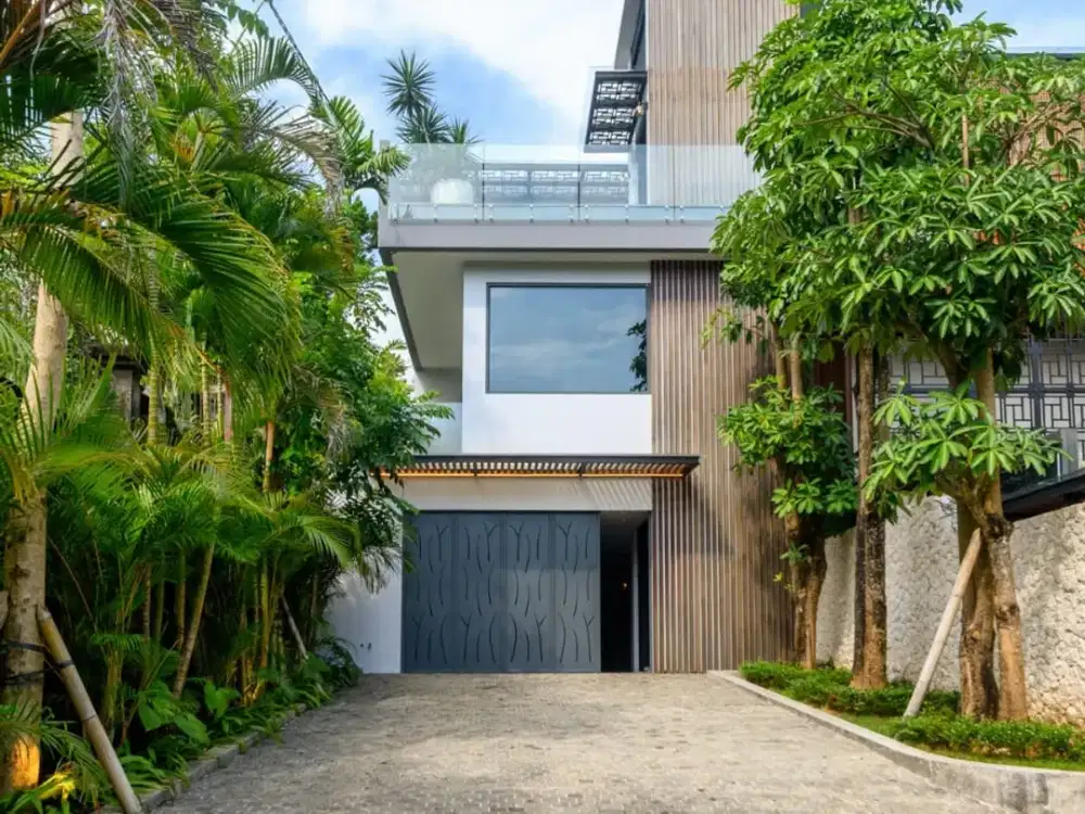 MODEREN LUXURY VILLA LOCATED IN PREMIUM UNGASAN NEAR TO GWK AND SIDEWALK MALL with sea view FREEHOLD