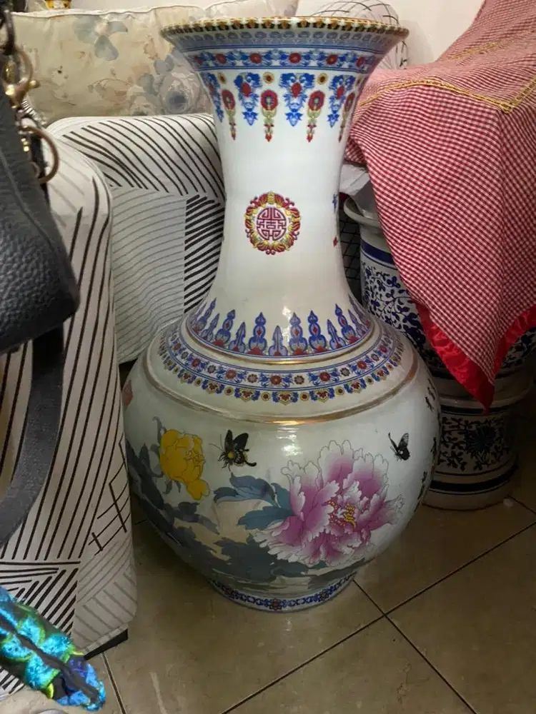 Gucci Guci tempat payung atau pajangan