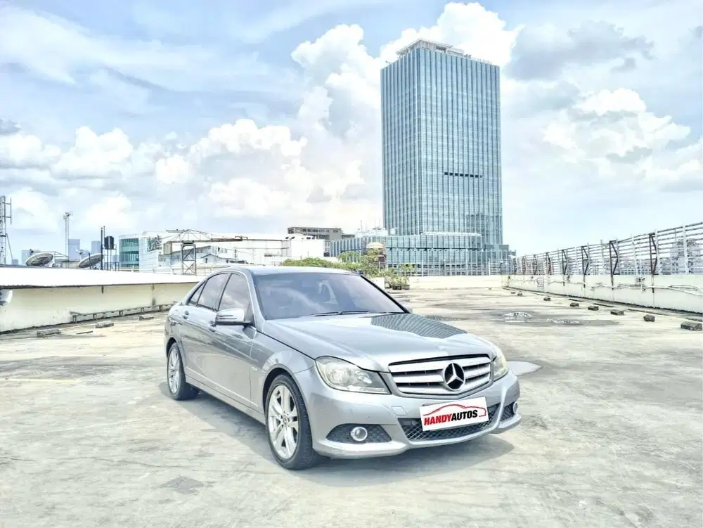 Mercedes Benz C200 Avantgarde Facelift Tahun 2011 Automatic Abu-abu