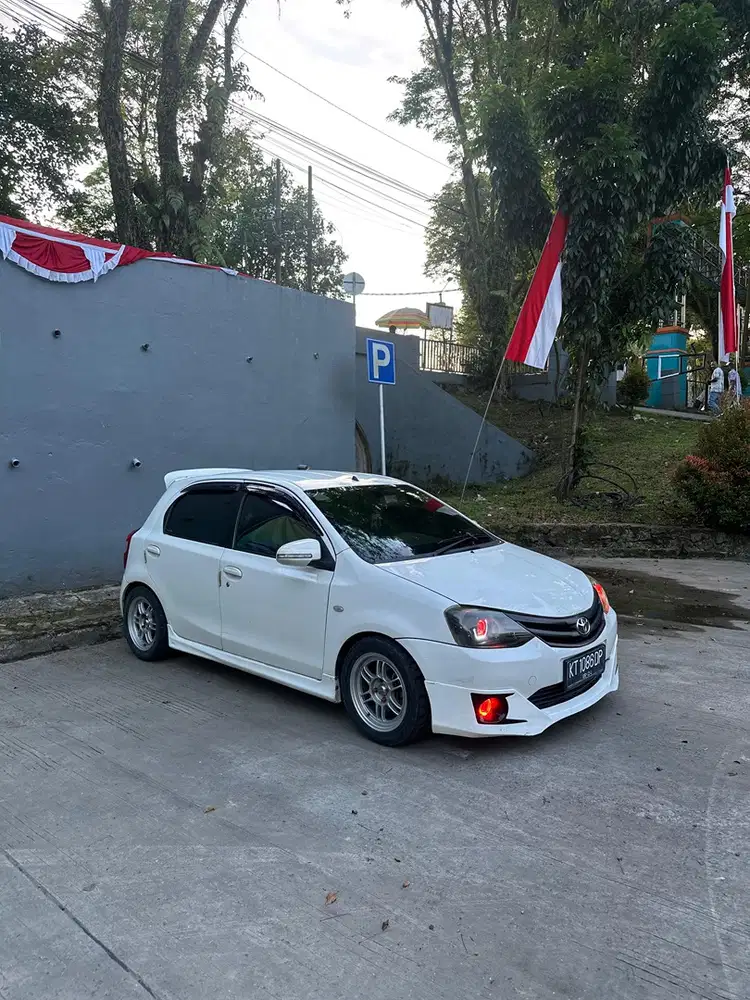 Toyota Etios Valco 2013 Bensin