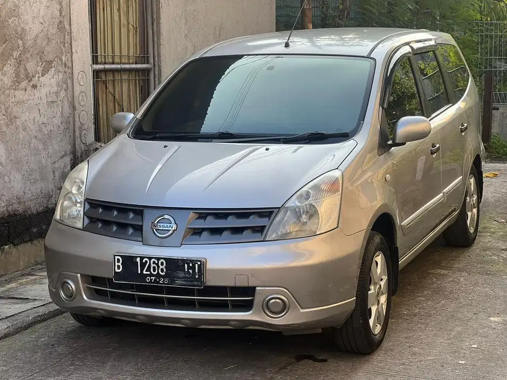 Nissan Livina XV 2010 M/T