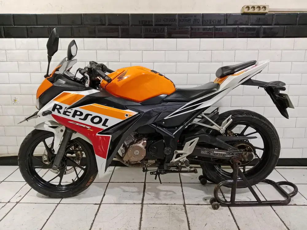 Honda cbr150r tahun 2018