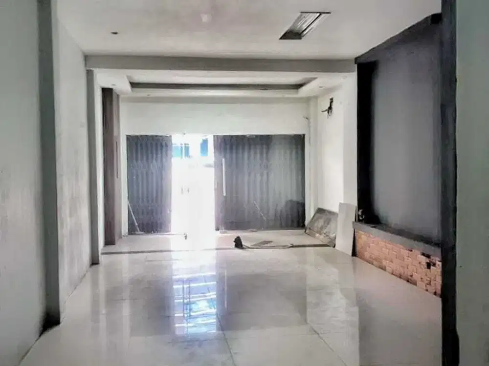 Disewakan Ruko 3 Lantai Plus Rooftop Di Lokasi Strategis