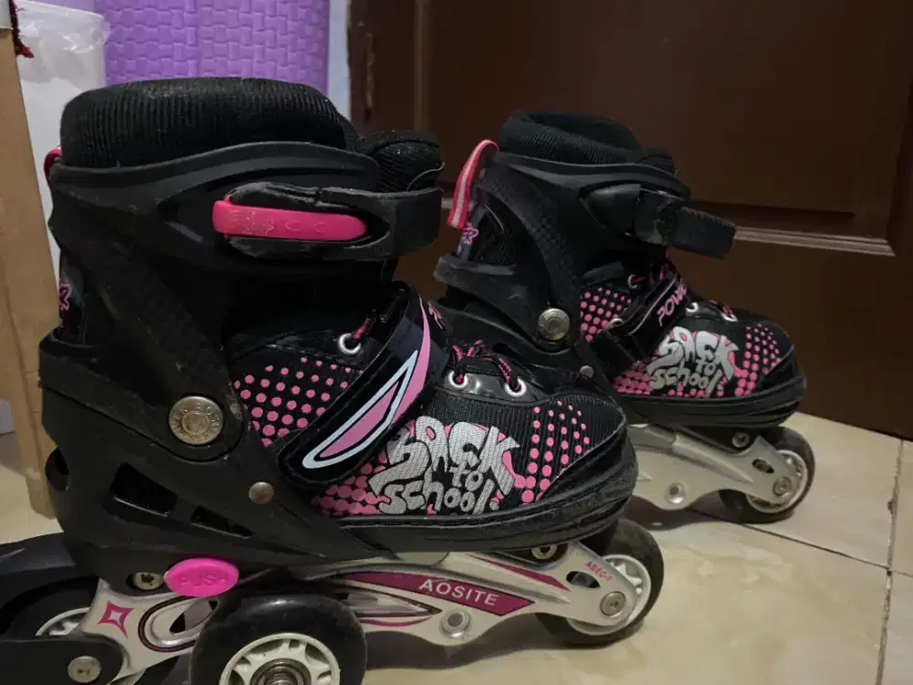 Sepatu roda anak bekas rasa baru