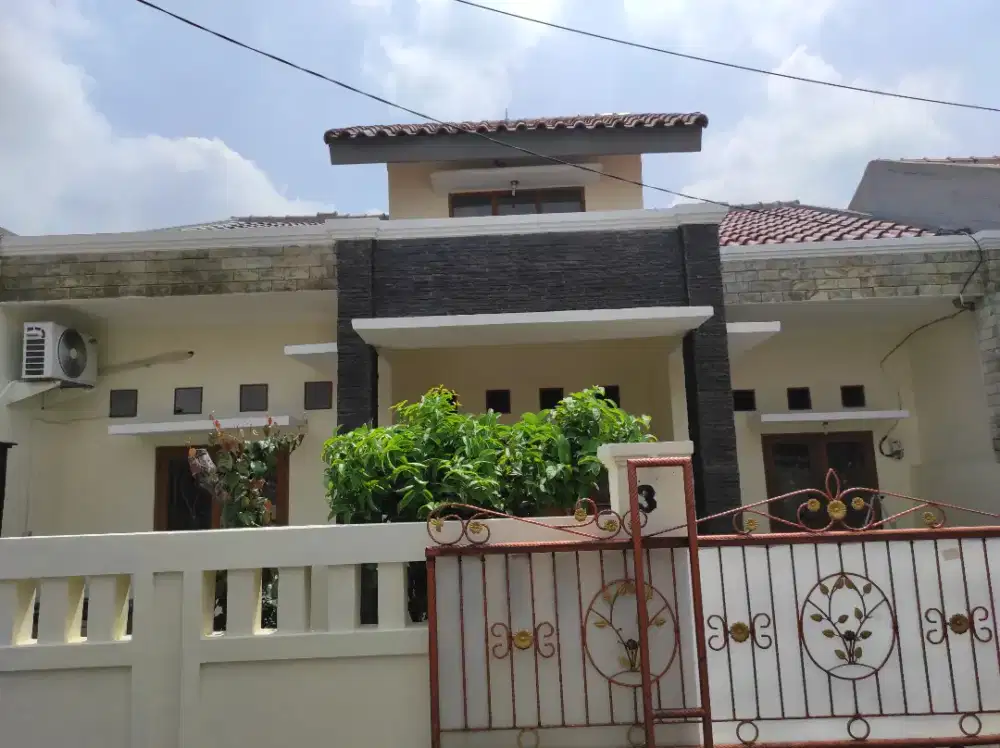 Rumah Disewakan Dekat Pintu Tol Petukangan dan Halte Busway Adam Malik