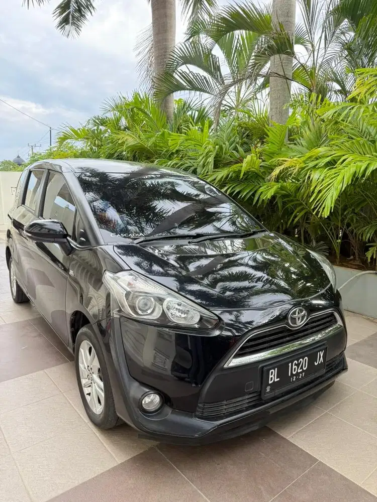 Jual Sienta mobil terawat pakai hanya ke mesjid