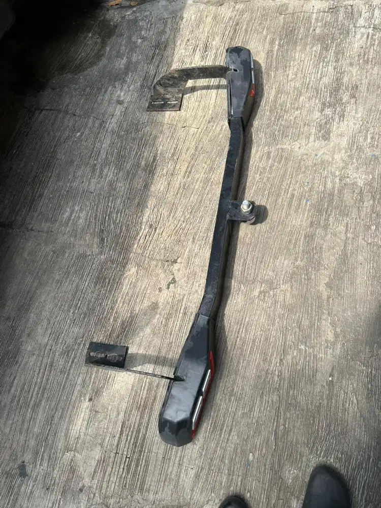 BEMPER PENGAMAN BELAKANG MOBIL