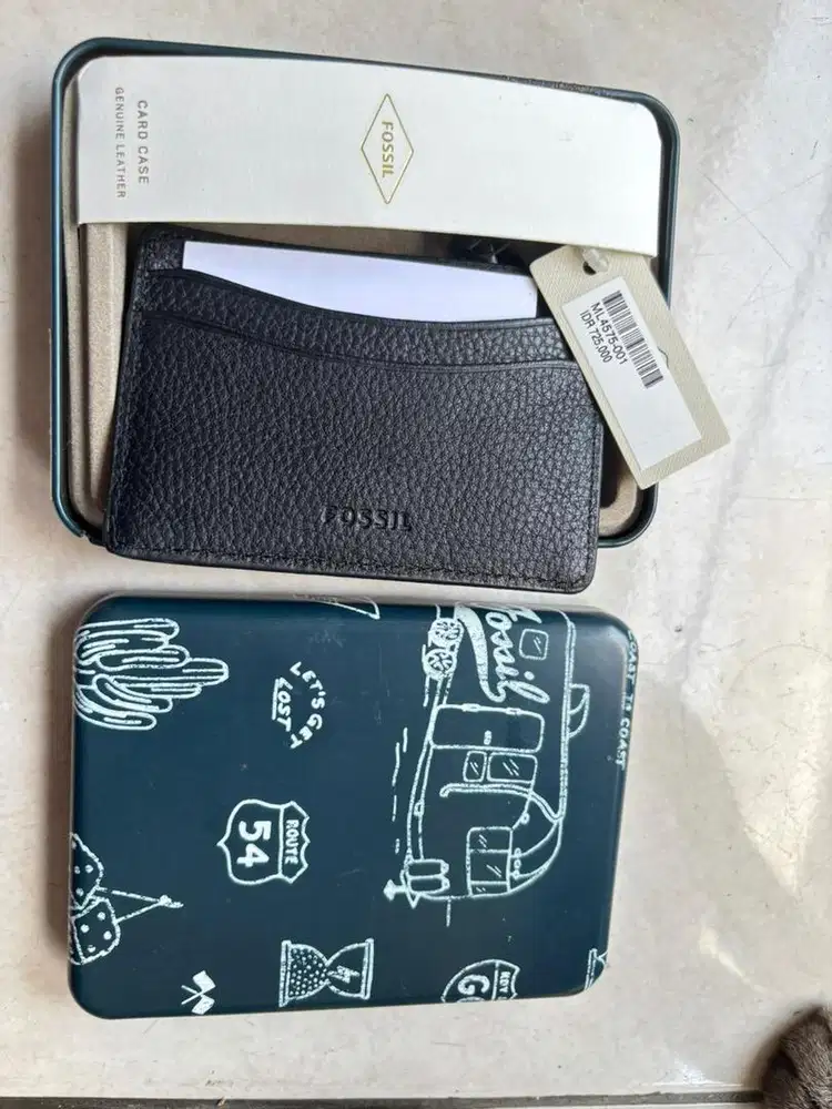 Dompet Fossil kartu