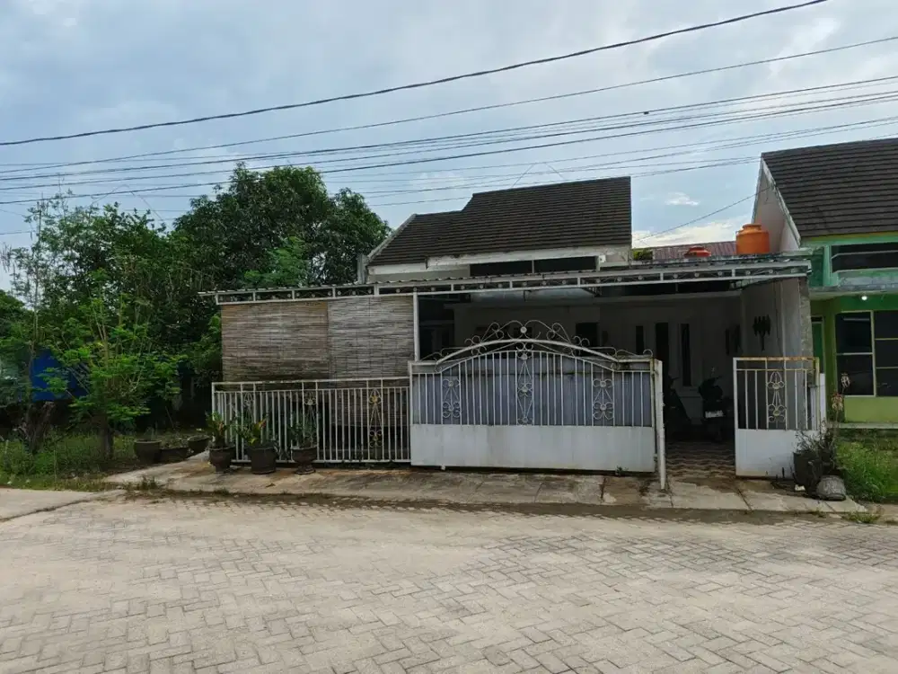 Rumah Terawat Dijual di Ranomeeto Siap huni