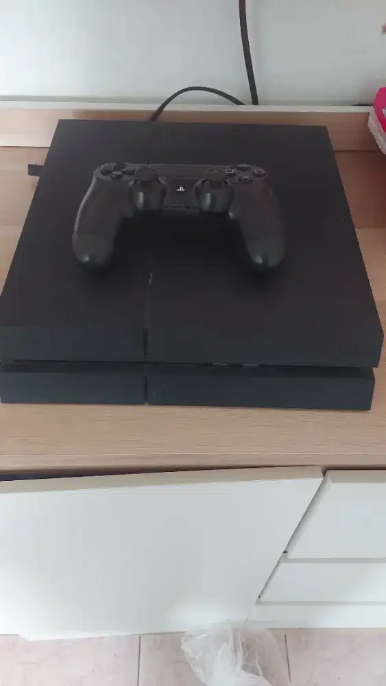 Jual ps 4 kondisi masih bagus