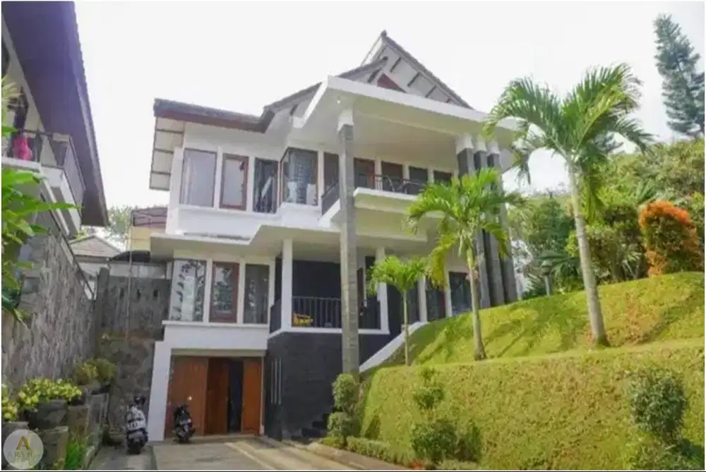 Rumah Modern Full Furnished Swimming Pool di Dago Pakar Bandung