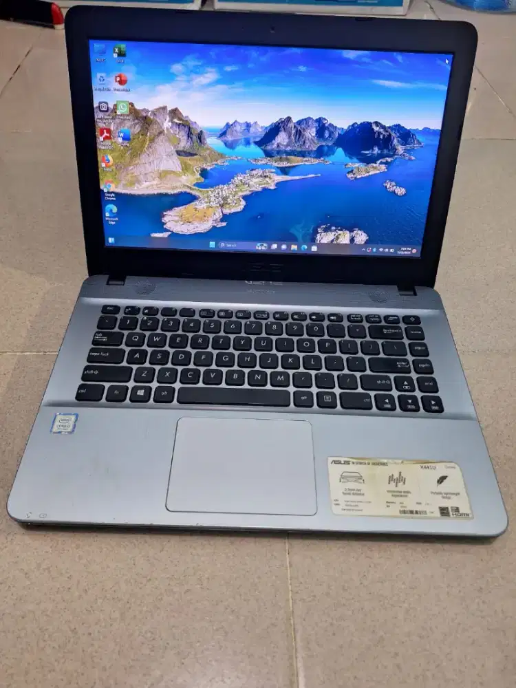 Bismillah dijual laptop Asus core i3 gen 7