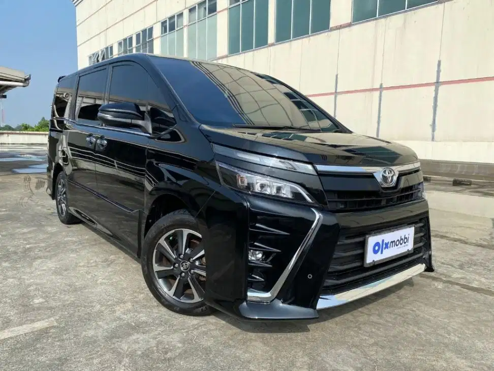 PROMO Low Angsuran Toyota Voxy 2.0 Bensin-AT 2018 SZV