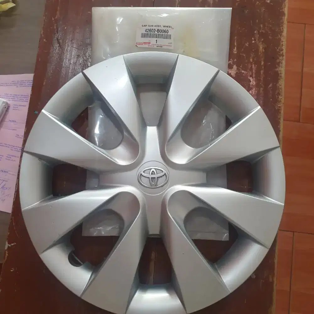 Dop velg Toyota Avanza original 1 biji/tutup velg Toyota Avanza baru