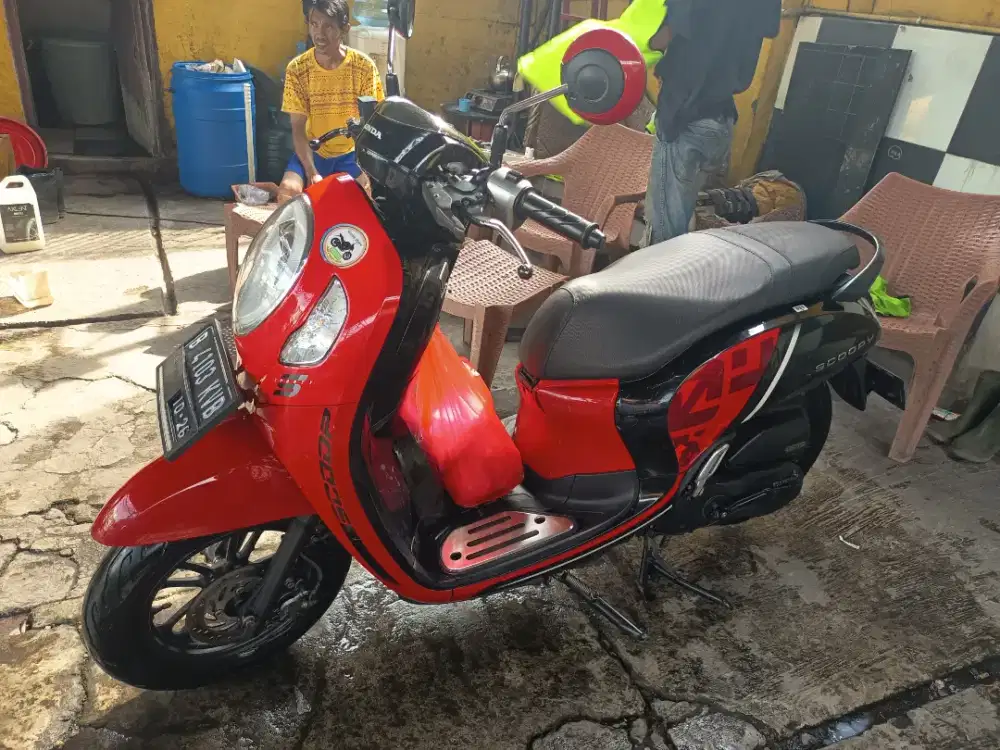 Dijual motor Scoopy tahun 2021 plat kota bekasi
