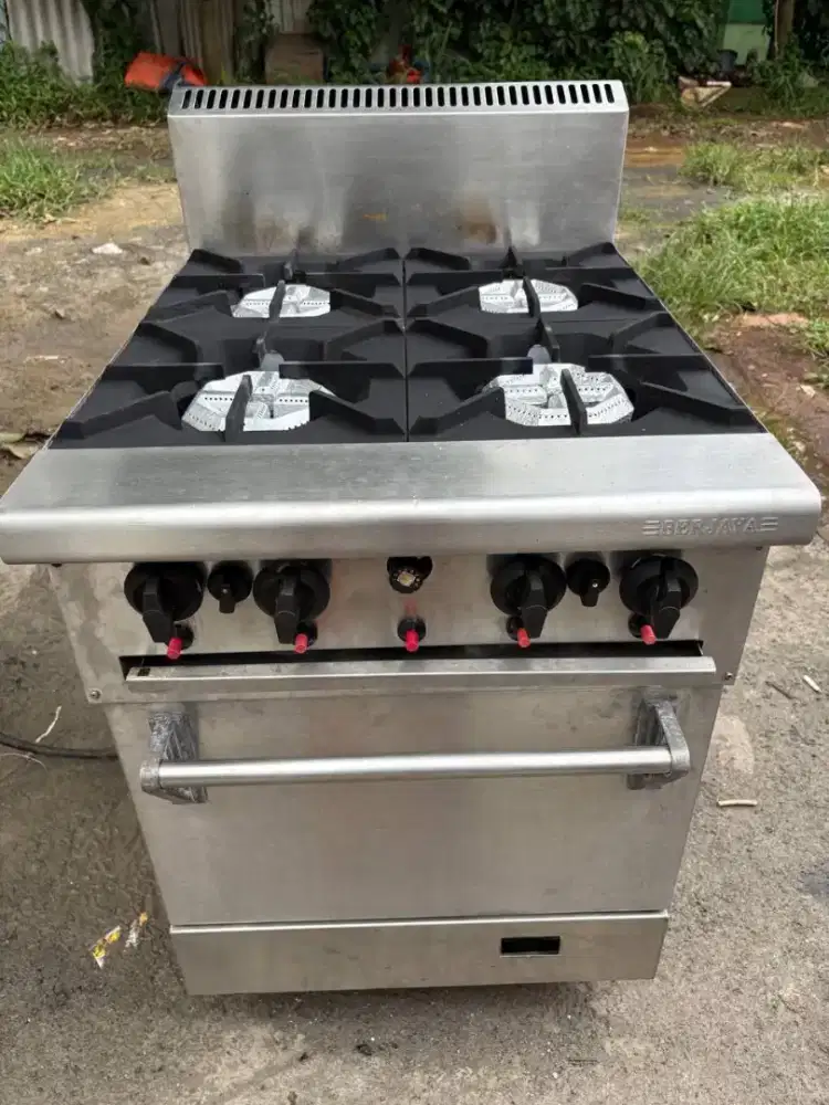 kompor 4 tungku low pressure + oven Berjaya
uk 60x80x85
harga 8,5jt