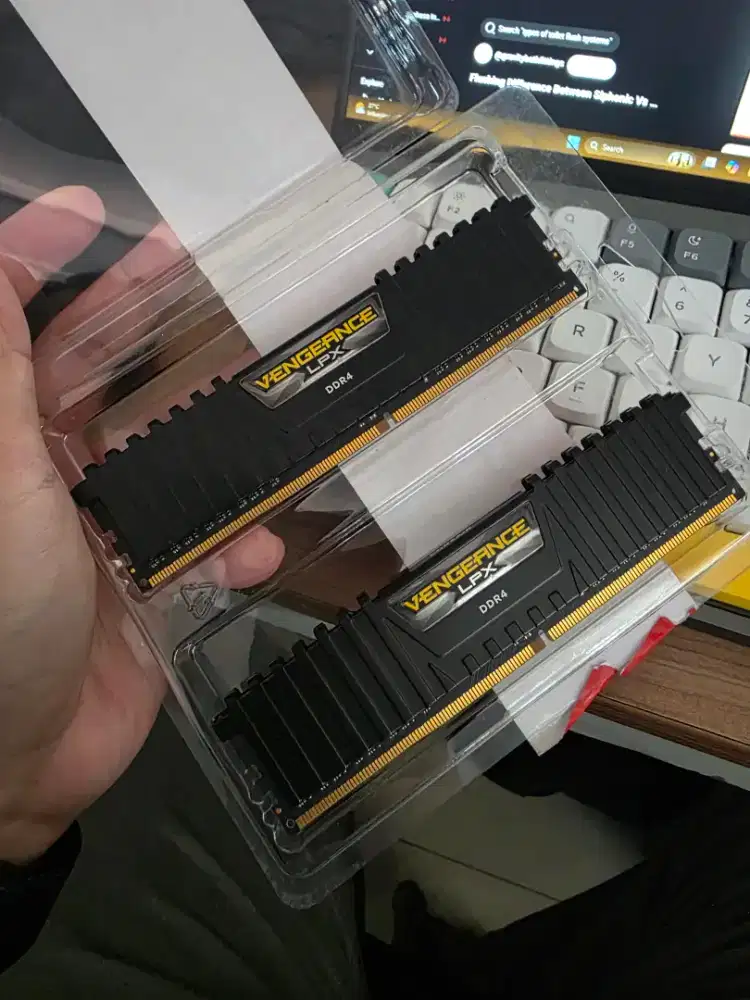 RAM DDR4 16GB (2X8GB) 3200 MHz Merek Corsair Vengeance