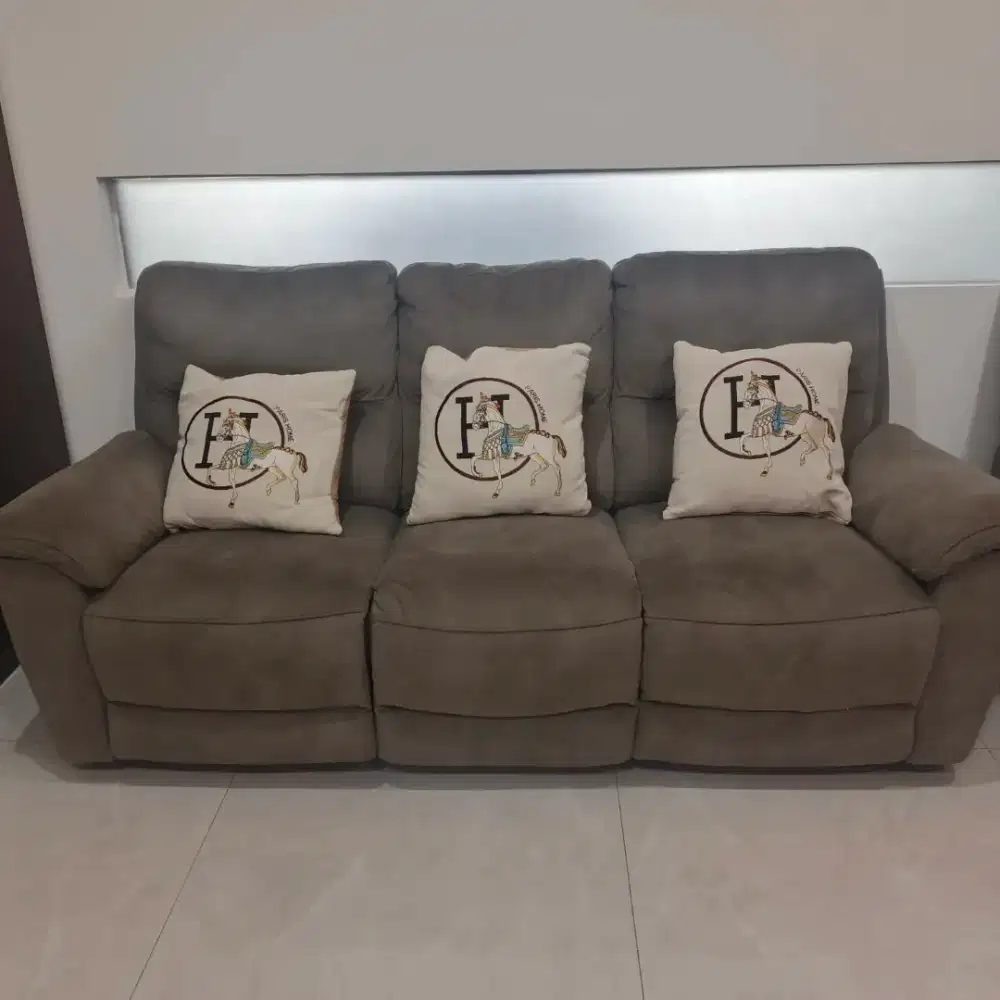 Dijual sofa informa 3 + 1 seater