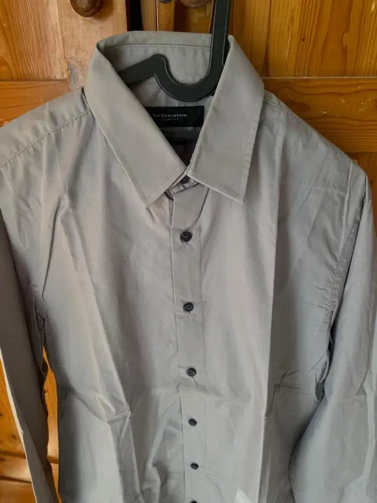 KEMEJA MERK THE EXECUTIVE