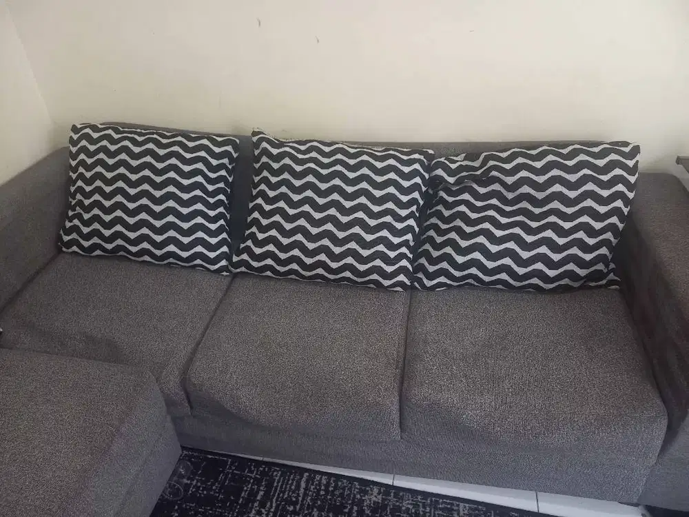 Sofa L Shape Abu-Abu Kondisi Bagus