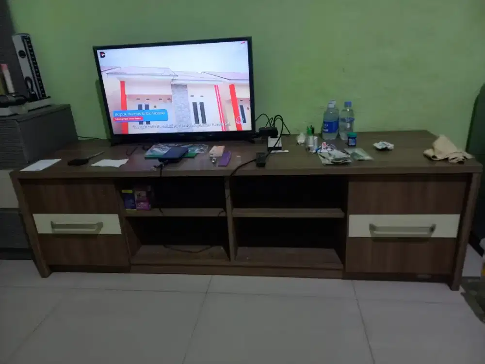 Bufet tv kondisi masih bagus