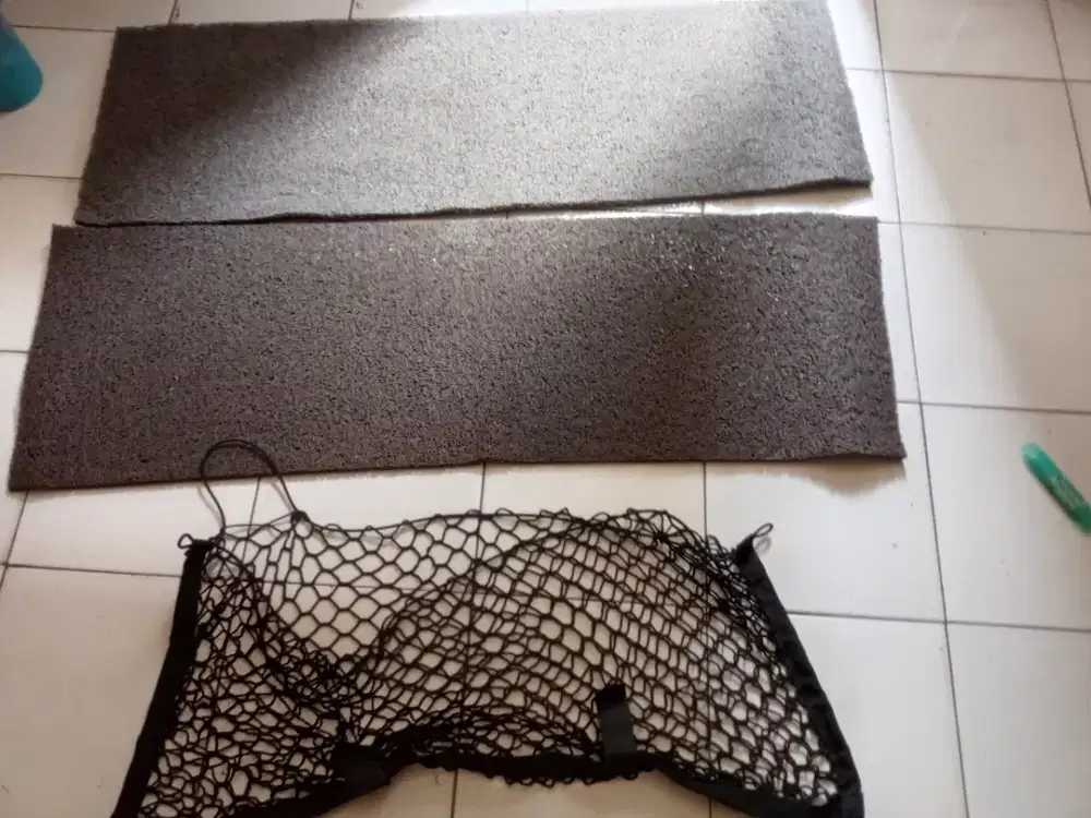 Karpet mobil bekas