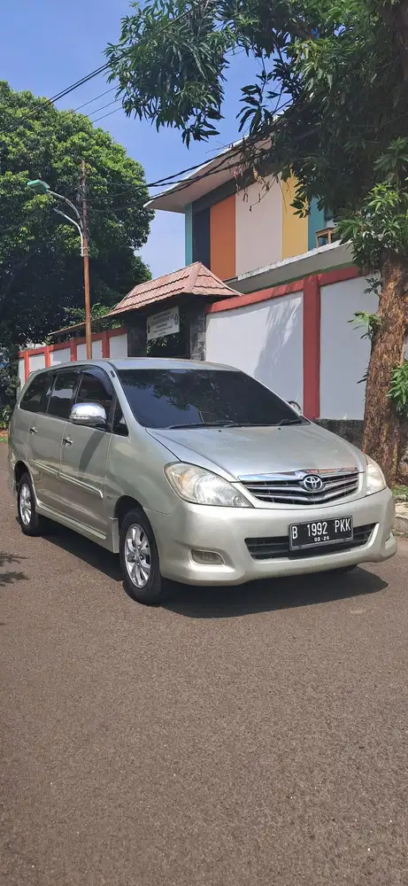 Toyota Kijang Innova 2011 Bensin