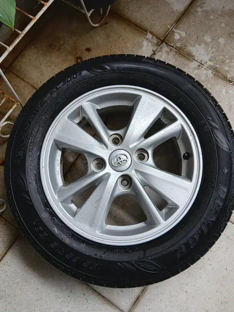 Velq Ori dan Ban Toyota Avanza tahun 2014