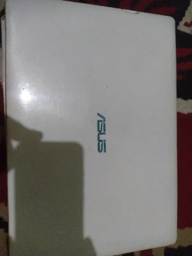 Asus X453M warna putih