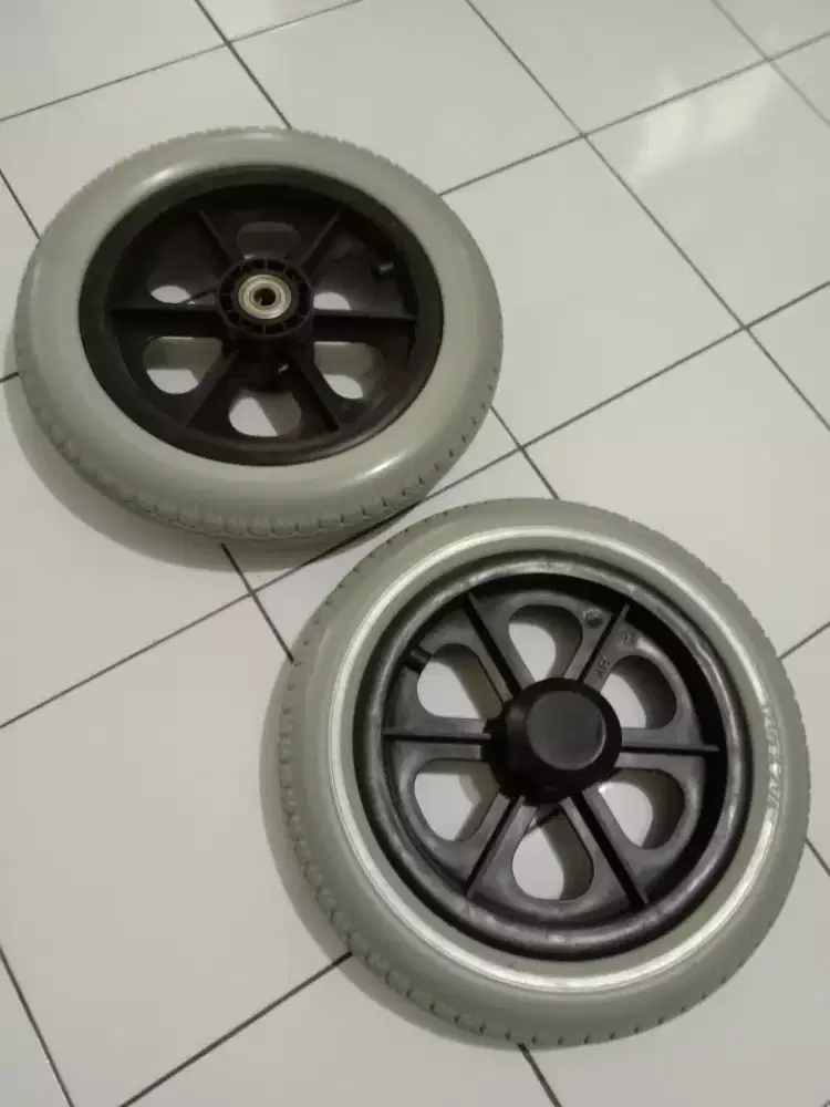 Jual BU satu pasang ban+velg buat kursi roda MLS skl