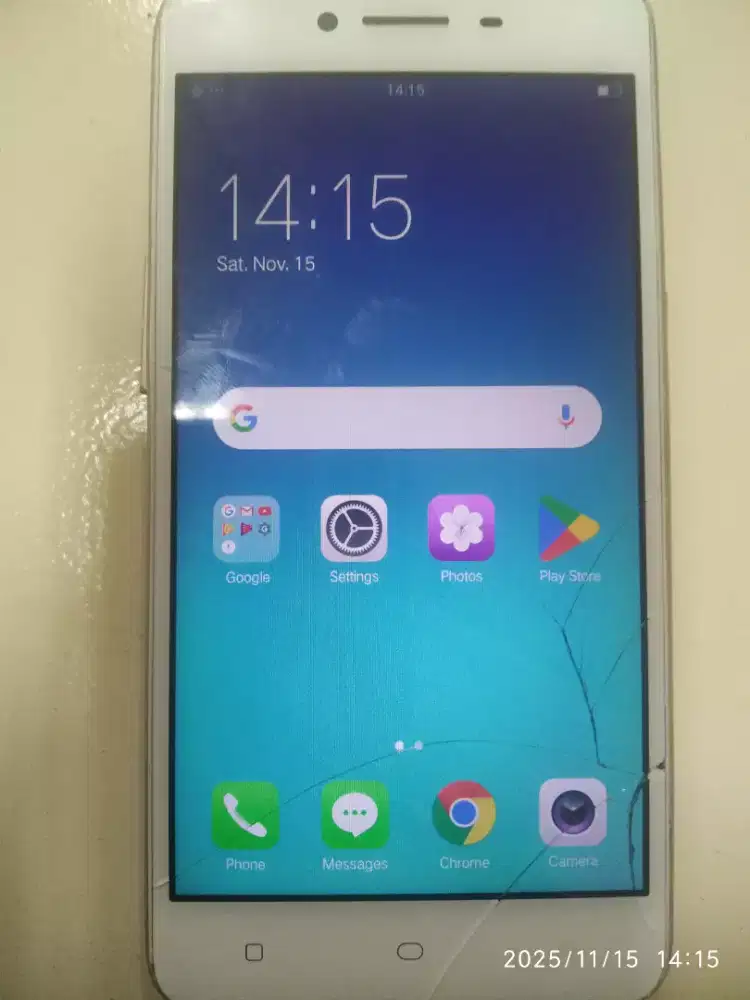Oppo a37f. Ram 2/16gb. Minus touch retak.
