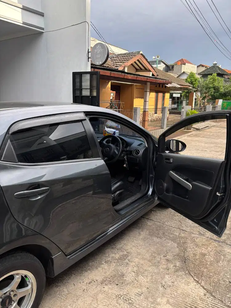FS MAZDA 2 S 2011 HITAM
