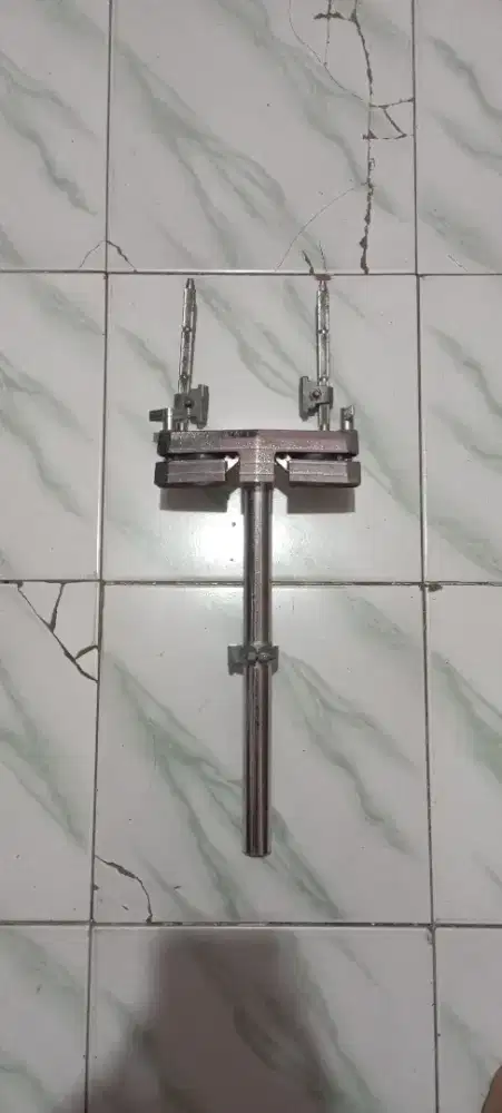 Tom Holder Tama Jepang