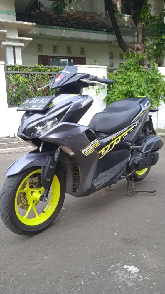 Aerox yellow grey 2022