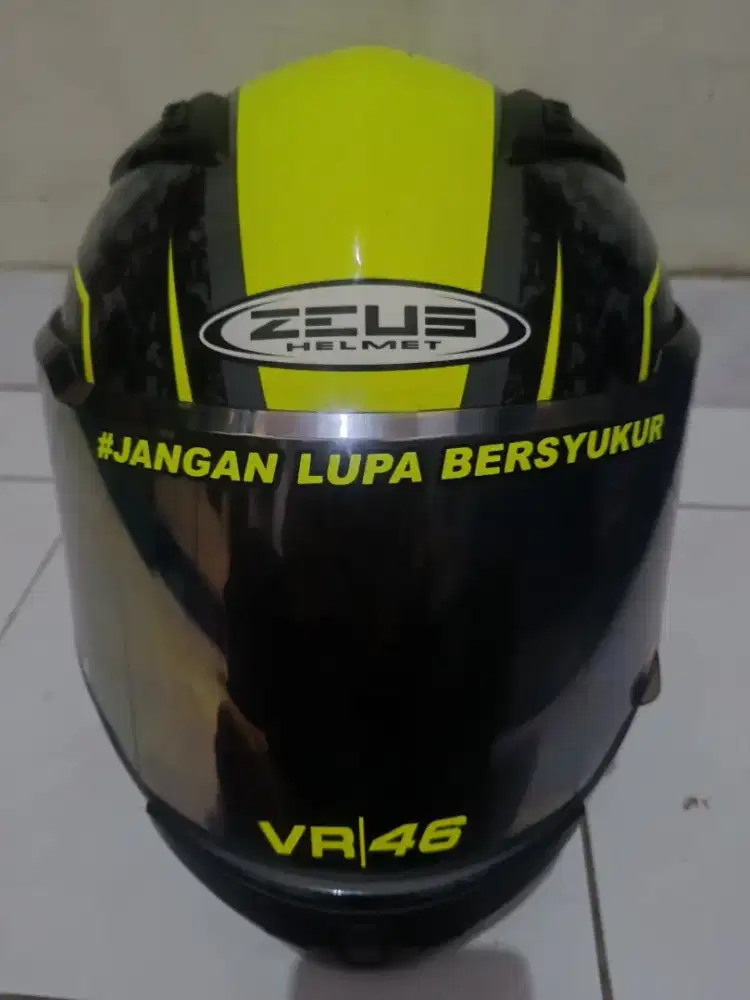 Di jual helm zeus zs 813 uk.M