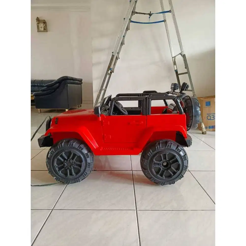Mobil Jeep Aki Besar Merah Plastik Preloved Minus Remote Hilang