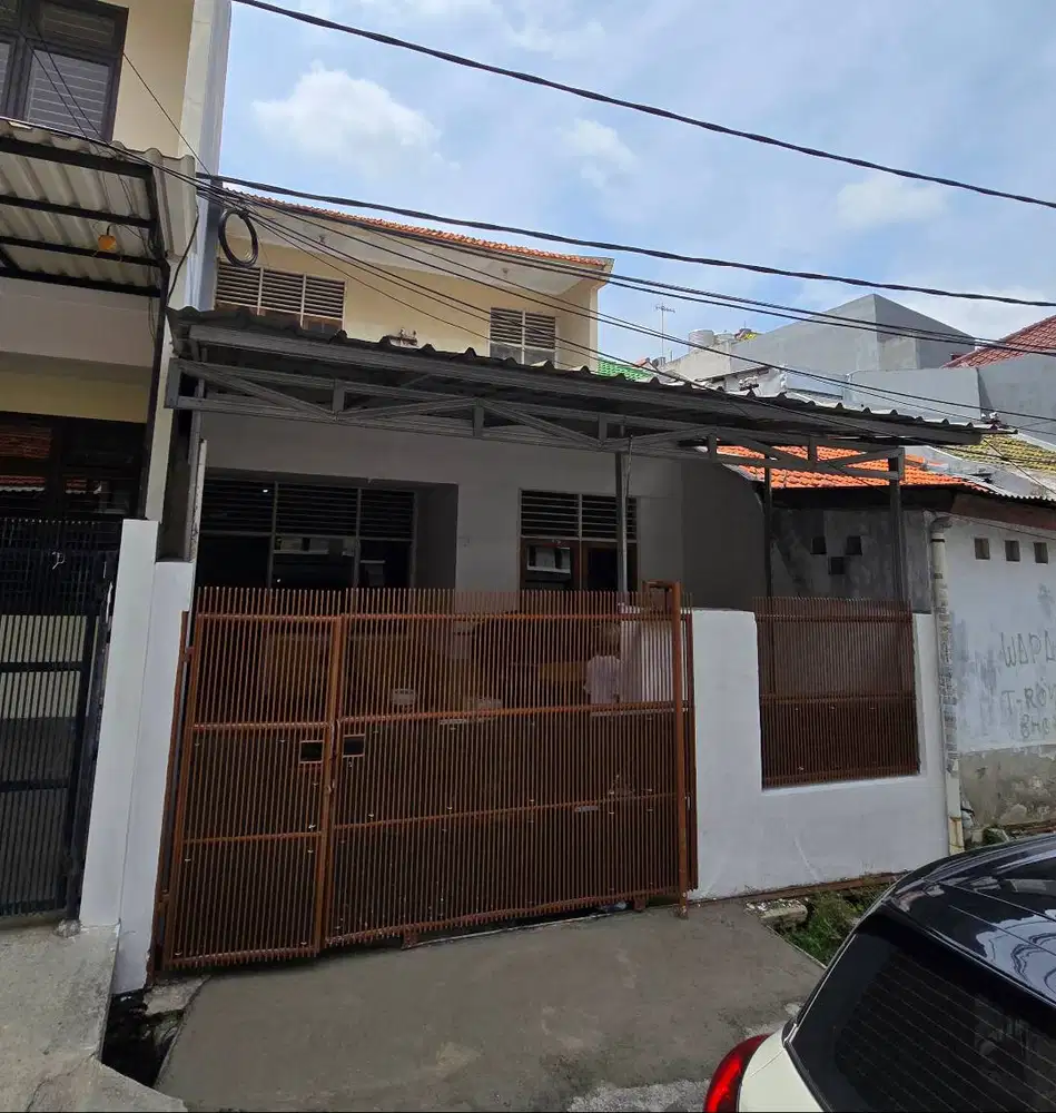 Dijual cepat murah rumah tinggal siap pakai di area Jeruk Bali, Jakbar
