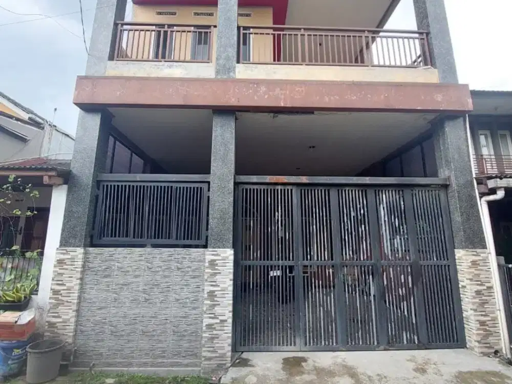 Rumah 2 Lantai Bangunan Terawat di Nata Endah