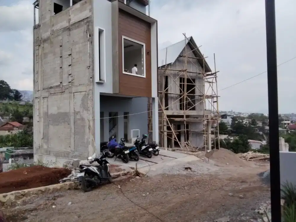 Villa 3 Lantai yang menjajikan