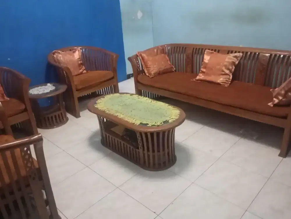 Bangku dan meja jati