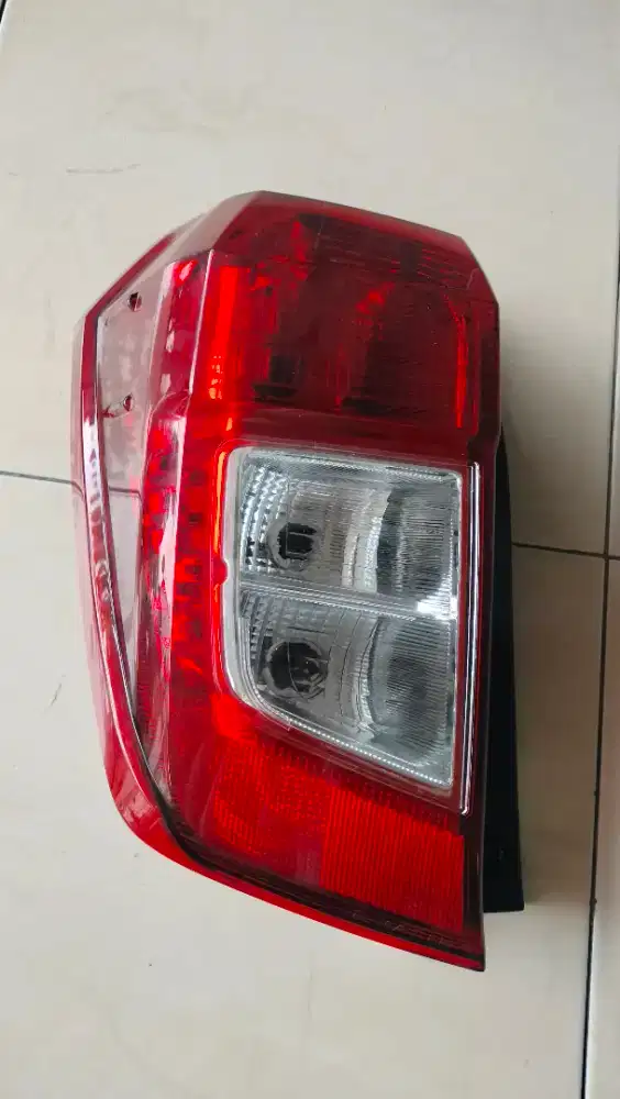 Lampu Belakang Calya Sigra Bagian Kiri