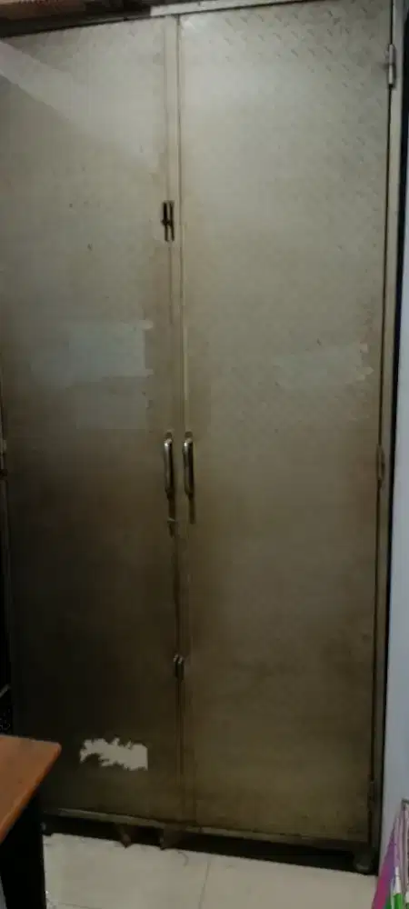 LEMARI BESI BORDES murah