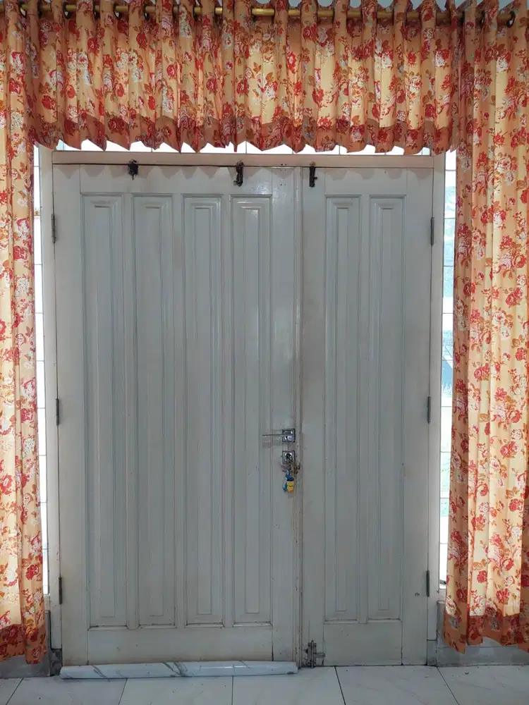 Korden Bunga-bunga Lebar Kain 125 x 250 cm (Bekas)