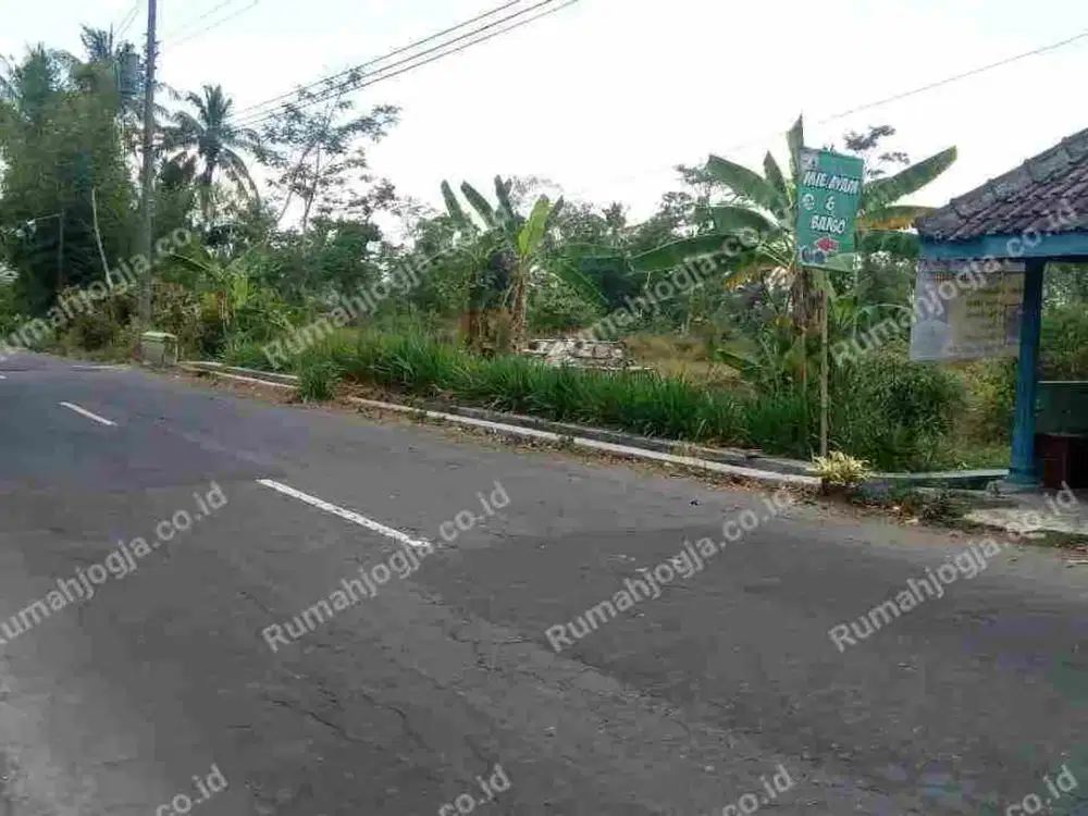 tanah luas pinggir jalan besar seyegan cocok perumahan gudang