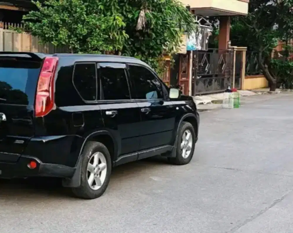 Dijual Nissan xtrail matic 2009