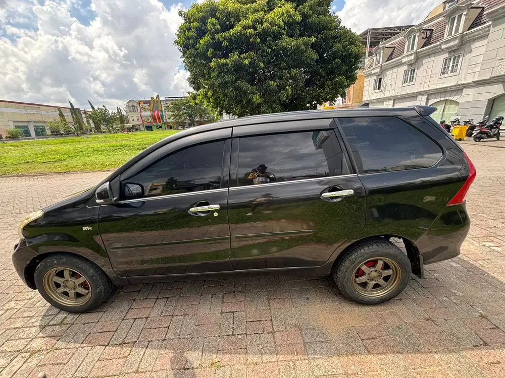 Daihatsu Xenia 2011 Bensin [NEGO]